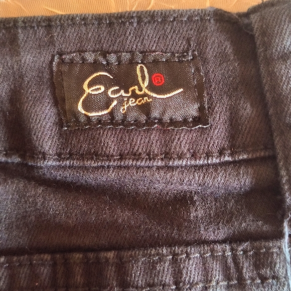 Earl Cropped Jeans, Black with Floral Embroidery on the hip and lower leg - Picture 5 of 7
